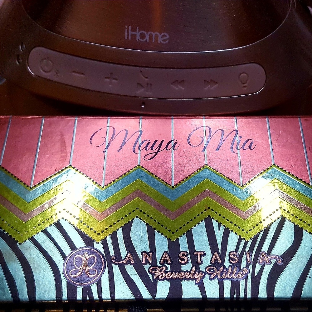 Maya Mia palette